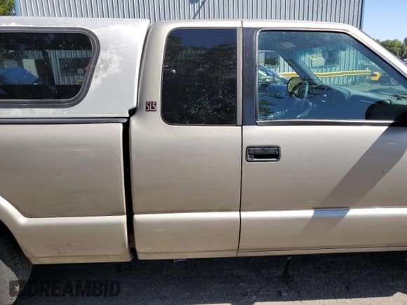 ✅ 2002 GMC Sonoma SLS • VIN: 1GTCS19W628240548 • Lot: 69665724. Wystawiony na Copart z przebiegiem 245 738 mil. Bezpłatny archiwum sprzedaży aukcyjnych z USA i szczegółowy raport historii pojazdu na DreamBid. Zdjęcie 11.