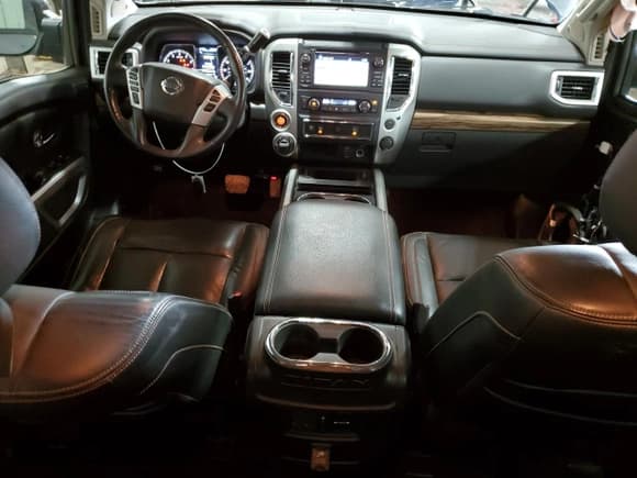 ✅ 2017 Nissan Titan Pro-4X • VIN: 1N6AA1E50HN510890 • Lot: 85209325. Listed on Copart with 93,978 mi. Free auction sales archive from the USA and detailed vehicle history report at DreamBid. Image 8.