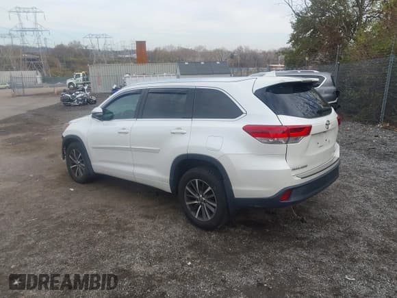 ✅ 2017 Toyota Highlander XLE • VIN: 5TDJZRFH3HS392833 • Лот: 43731327. Опубликован ранее на IAAI с пробегом 94 646 миль. Бесплатный доступ к архиву аукционных продаж из США и подробный отчёт об истории автомобиля на DreamBid. Изображение 3.