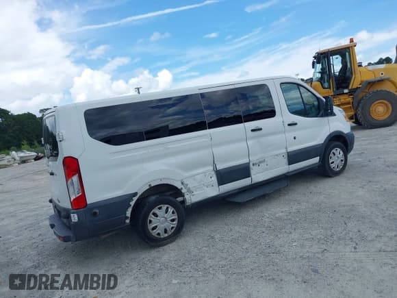 ✅ 2017 Ford Transit XL • VIN: 1FBZX2ZM7HKB07622 • Lot: 42616664. Wystawiony na IAAI z przebiegiem 15 868 mil. Bezpłatny archiwum sprzedaży aukcyjnych z USA i szczegółowy raport historii pojazdu na DreamBid. Zdjęcie 4.