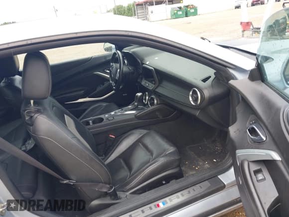 ✅ 2017 Chevrolet Camaro 2LT • VIN: 1G1FD1RS0H0158027 • Лот: 42481204. Опубликован ранее на IAAI с пробегом Не указан. Бесплатный доступ к архиву аукционных продаж из США и подробный отчёт об истории автомобиля на DreamBid. Изображение 5.