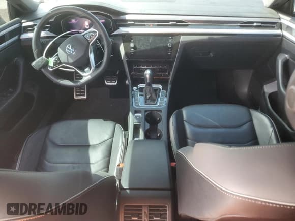 ✅ 2023 Volkswagen Arteon SEL R-Line • VIN: WVWAR7AN7PE014701 • Лот: 60939795. Опубликован ранее на Copart с пробегом 19 047 миль. Бесплатный доступ к архиву аукционных продаж из США и подробный отчёт об истории автомобиля на DreamBid. Изображение 8.