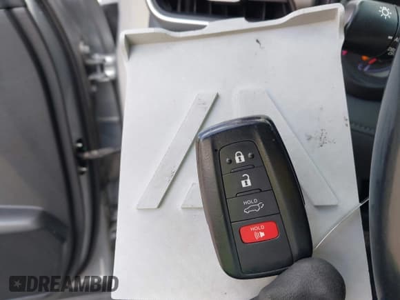 ✅ 2020 Toyota Highlander LE • VIN: 5TDBZRBH8LS511947 • Lot: 43113104. Listed on IAAI with 64,294 mi. Free auction sales archive from the USA and detailed vehicle history report at DreamBid. Image 11.