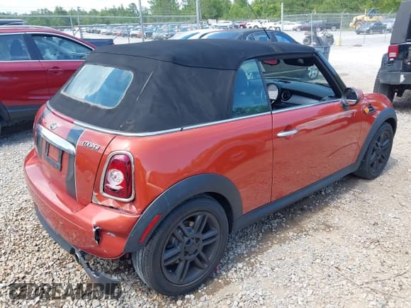 ✅ 2011 MINI Convertible • VIN: WMWZN3C57BTZ89303 • Лот: 42352242. Опубликован ранее на IAAI с пробегом 146 448 миль. Бесплатный доступ к архиву аукционных продаж из США и подробный отчёт об истории автомобиля на DreamBid. Изображение 4.