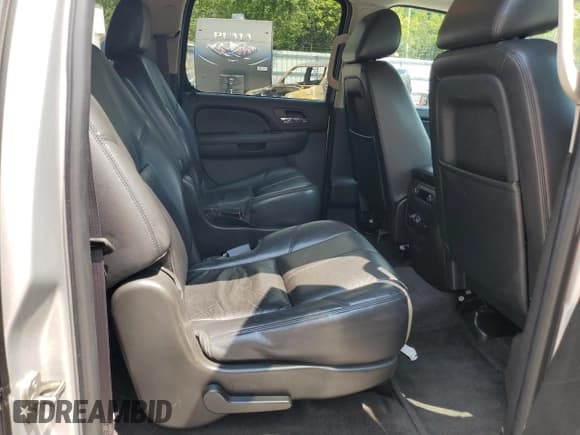 ✅ 2014 Chevrolet Suburban LT • VIN: 1GNSKJE74ER143879 • Lot: 65392194. Wystawiony na Copart z przebiegiem 277 412 mil. Bezpłatny archiwum sprzedaży aukcyjnych z USA i szczegółowy raport historii pojazdu na DreamBid. Zdjęcie 11.