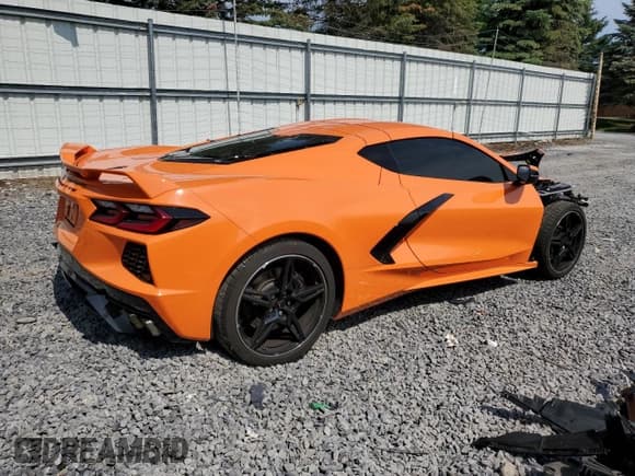 ✅ 2022 Chevrolet Corvette 1LT • VIN: 1G1YA2D43N5121701 • Lot: 66903145. Wystawiony na Copart z przebiegiem 10 852 mil. Bezpłatny archiwum sprzedaży aukcyjnych z USA i szczegółowy raport historii pojazdu na DreamBid. Zdjęcie 3.