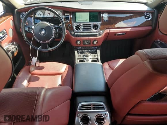 ✅ 2016 Rolls-Royce Ghost • VIN: SCA664S57GUX53866 • Lot: 71856865. Wystawiony na Copart z przebiegiem 43 318 mil. Bezpłatny archiwum sprzedaży aukcyjnych z USA i szczegółowy raport historii pojazdu na DreamBid. Zdjęcie 8.