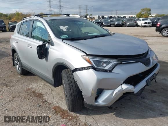 ✅ 2016 Toyota RAV4 XLE • VIN: 2T3RFREV3GW530029 • Lot: 43581002. Wystawiony na IAAI z przebiegiem 95 589 mil. Bezpłatny archiwum sprzedaży aukcyjnych z USA i szczegółowy raport historii pojazdu na DreamBid. Zdjęcie 6.