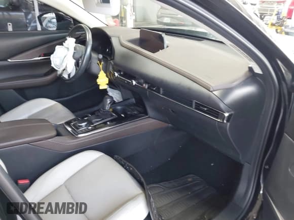 ✅ 2023 Mazda CX-30 S Premium • VIN: 3MVDMBDM1PM537755 • Lot: 42385160. Wystawiony na IAAI z przebiegiem 26 425 mil. Bezpłatny archiwum sprzedaży aukcyjnych z USA i szczegółowy raport historii pojazdu na DreamBid. Zdjęcie 5.