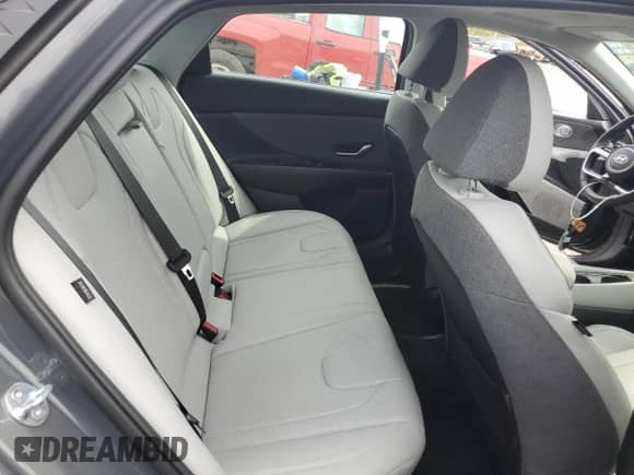 2025 Hyundai Elantra Preferred z VIN KMHLN4DG7SU870610, wystawiony jako Copart lot #71160015 z przebiegiem 8 029 mil mil oraz Szkoda całkowita • Salvage title. Historia ofert i sprzedaży dostępna na DreamBid. Obrazek 10.