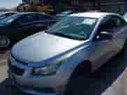 2013 Chevrolet Cruze LS z VIN 1G1PA5SH5D7145164, wystawiony jako IAAI lot #43294377 z przebiegiem 191 872 mil mil oraz . Historia ofert i sprzedaży dostępna na DreamBid. Obrazek 6.