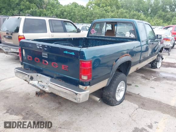 1993 Dodge Dakota with VIN 1B7GG23Y4PS212227, listed as a IAAI auction lot 42748518 with 269,514 mi miles and . Bid and sale history available at DreamBid. Image 4.