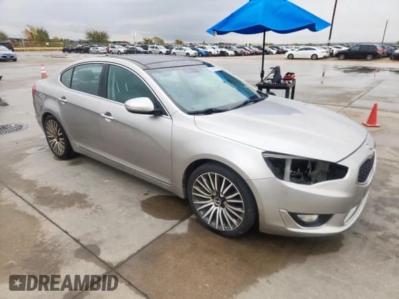 ✅ 2014 Kia Cadenza Premium • VIN: KNALN4D73E5135025 • Lot: 93888385. Listed on Copart with 203,866 mi. Free auction sales archive from the USA and detailed vehicle history report at DreamBid. Image 4.