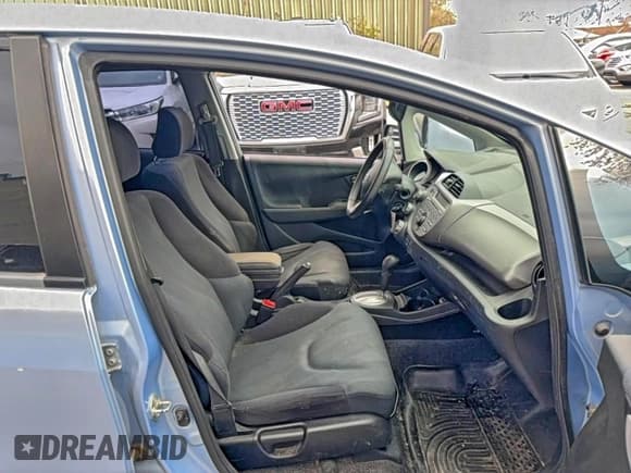 ✅ 2010 Honda Fit Sport • VIN: JHMGE8H44AC030400 • Лот: 95527395. Опубликован ранее на Copart с пробегом 69 927 миль. Бесплатный доступ к архиву аукционных продаж из США и подробный отчёт об истории автомобиля на DreamBid. Изображение 5.