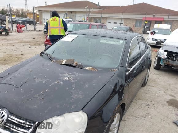 ✅ 2009 Volkswagen Jetta SE • VIN: 3VWRM71K49M097215 • Lot: 43673887. Listed on IAAI with 128,098 mi. Free auction sales archive from the USA and detailed vehicle history report at DreamBid. Image 6.