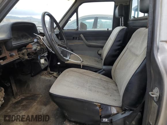 ✅ 1983 Toyota Pickup • VIN: JT4RN48S2D0070935 • Lot: 50933245. Listed on Copart with 50,699 mi. Free auction sales archive from the USA and detailed vehicle history report at DreamBid. Image 7.