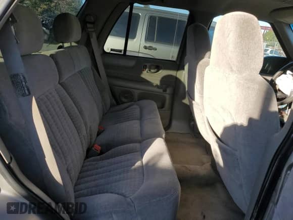 2000 Chevrolet Blazer LS z VIN 1GNDT13W7Y2221505, wystawiony jako Copart lot #78797974 z przebiegiem 149 678 mil mil oraz Nie do naprawy • Non repairable. Historia ofert i sprzedaży dostępna na DreamBid. Obrazek 11.