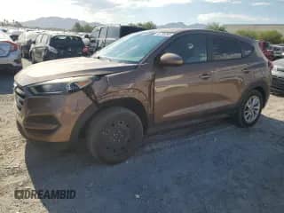 2016 Hyundai Tucson SE z VIN KM8J23A4XGU104446, wystawiony jako Copart lot #65753265 z przebiegiem 100 770 mil mil oraz Szkoda całkowita • Salvage title. Historia ofert i sprzedaży dostępna na DreamBid. Obrazek 1.