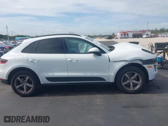 ✅ 2018 Porsche Macan • VIN: WP1AA2A55JLB22746 • Lot: 42639417. Wystawiony na IAAI z przebiegiem 28 269 mil. Bezpłatny archiwum sprzedaży aukcyjnych z USA i szczegółowy raport historii pojazdu na DreamBid. Zdjęcie 14.
