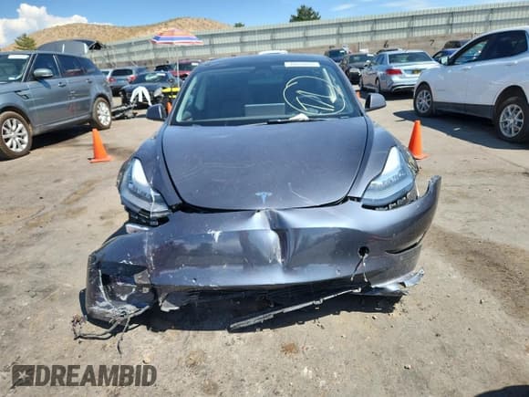 ✅ 2022 Tesla Model 3 Long Range • VIN: 5YJ3E1EB9NF243569 • Lot: 70670055. Wystawiony na Copart z przebiegiem Nie podano. Bezpłatny archiwum sprzedaży aukcyjnych z USA i szczegółowy raport historii pojazdu na DreamBid. Zdjęcie 5.