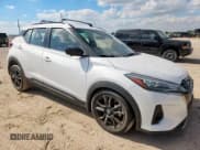 ✅ 2023 Nissan Kicks SR • VIN: 3N1CP5DV8PL478002 • Lot: 85362055. Wystawiony na Copart z przebiegiem 34 934 mil. Bezpłatny archiwum sprzedaży aukcyjnych z USA i szczegółowy raport historii pojazdu na DreamBid. Zdjęcie 4.