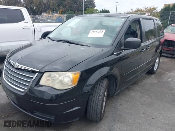 ✅ 2010 Chrysler Town & Country LX • VIN: 2A4RR2D18AR448743 • Lot: 42054602. Wystawiony na IAAI z przebiegiem 191 196 mil. Bezpłatny archiwum sprzedaży aukcyjnych z USA i szczegółowy raport historii pojazdu na DreamBid. Zdjęcie 2.