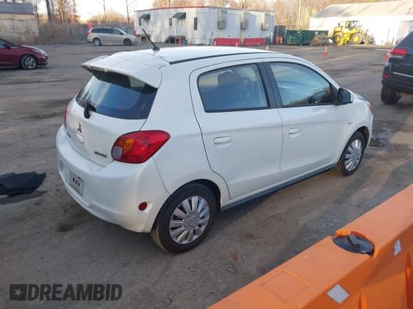 ✅ 2015 Mitsubishi Mirage DE • VIN: ML32A3HJ6FH058230 • Lot: 43779491. Listed on IAAI with 142,990 mi. Free auction sales archive from the USA and detailed vehicle history report at DreamBid. Image 4.