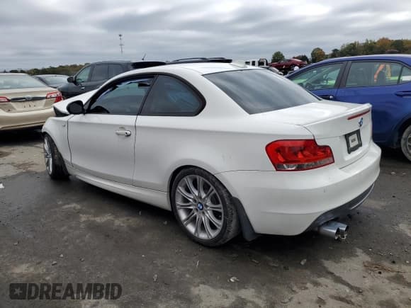 ✅ 2013 BMW 1 Series 135i • VIN: WBAUC9C58DVM13861 • Лот: 86507905. Опубликован ранее на Copart с пробегом Не указан. Бесплатный доступ к архиву аукционных продаж из США и подробный отчёт об истории автомобиля на DreamBid. Изображение 2.