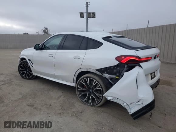 ✅ 2022 BMW X6 M • VIN: 5YMCY0C08N9L71063 • Lot: 69305505. Wystawiony na Copart z przebiegiem 21 102 mil. Bezpłatny archiwum sprzedaży aukcyjnych z USA i szczegółowy raport historii pojazdu na DreamBid. Zdjęcie 2.