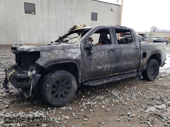 ✅ 2024 GMC Sierra 1500 AT4X • VIN: 3GTUUFEL9RG137071 • Лот: 51916395. Опубликован ранее на Copart с пробегом Не указан. Бесплатный доступ к архиву аукционных продаж из США и подробный отчёт об истории автомобиля на DreamBid. Изображение 1.