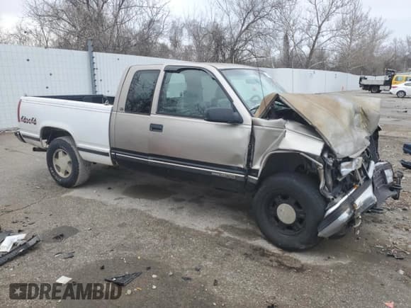 ✅ 1998 GMC Sierra 1500 • VIN: 2GTEK19R1W1542387 • Лот: 45483865. Опубликован ранее на Copart с пробегом 209 839 миль. Бесплатный доступ к архиву аукционных продаж из США и подробный отчёт об истории автомобиля на DreamBid. Изображение 4.