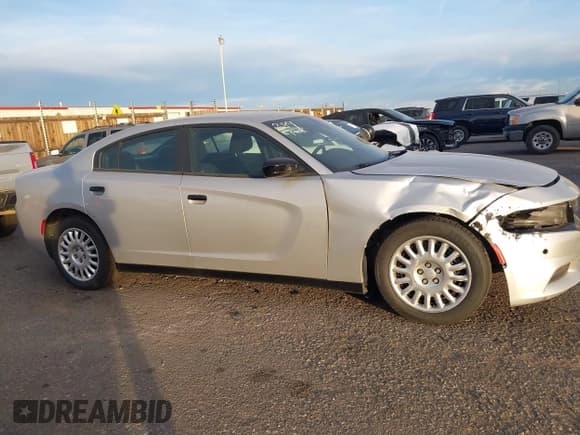 ✅ 2019 Dodge Charger Police • VIN: 2C3CDXKT2KH647911 • Lot: 43662586. Wystawiony na IAAI z przebiegiem 97 696 mil. Bezpłatny archiwum sprzedaży aukcyjnych z USA i szczegółowy raport historii pojazdu na DreamBid. Zdjęcie 13.