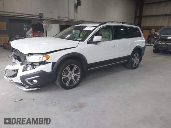 ✅ 2015 Volvo XC70 T6 • VIN: YV4902NK6F1224189 • Lot: 42706576. Listed on IAAI with 125,329 mi. Free auction sales archive from the USA and detailed vehicle history report at DreamBid. Image 19.