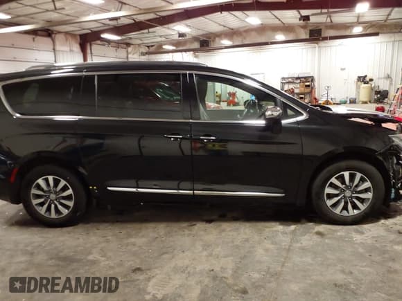 ✅ 2020 Chrysler Pacifica Hybrid Limited • VIN: 2C4RC1N75LR105539 • Лот: 42693774. Опубликован ранее на IAAI с пробегом 97 310 миль. Бесплатный доступ к архиву аукционных продаж из США и подробный отчёт об истории автомобиля на DreamBid. Изображение 14.