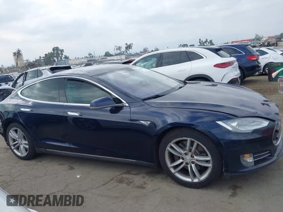 ✅ 2013 Tesla Model S • VIN: 5YJSA1AG0DFP08683 • Lot: 43614609. Listed on IAAI with 203,119 mi. Free auction sales archive from the USA and detailed vehicle history report at DreamBid. Image 13.