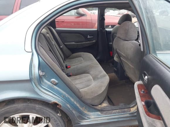 ✅ 2004 Hyundai Sonata GLS • VIN: KMHWF35H04A041801 • Lot: 42479712. Listed on IAAI with 153,666 mi. Free auction sales archive from the USA and detailed vehicle history report at DreamBid. Image 8.