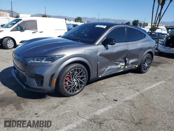 ✅ 2023 Ford Mustang Mach-E GT • VIN: 3FMTK4SX0PMA19496 • Lot: 82592725. Wystawiony na Copart z przebiegiem 24 646 mil. Bezpłatny archiwum sprzedaży aukcyjnych z USA i szczegółowy raport historii pojazdu na DreamBid. Zdjęcie 1.