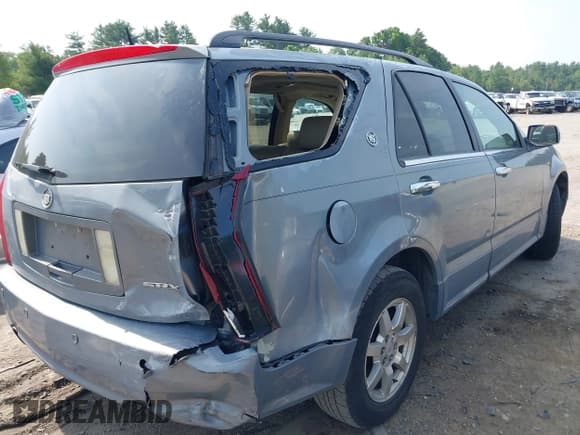 ✅ 2007 Cadillac SRX • VIN: 1GYEE637370132581 • Lot: 42390342. Wystawiony na IAAI z przebiegiem 207 596 mil. Bezpłatny archiwum sprzedaży aukcyjnych z USA i szczegółowy raport historii pojazdu na DreamBid. Zdjęcie 4.