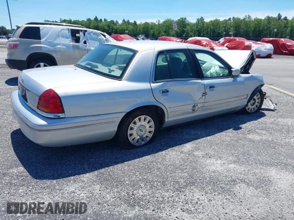 ✅ 2003 Ford Police Interceptor Street Appear • VIN: 2FAFP71W93X101292 • Lot: 40263949. Listed on IAAI with 255,111 mi. Free auction sales archive from the USA and detailed vehicle history report at DreamBid. Image 4.