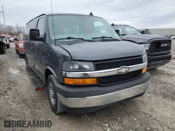 2017 Chevrolet Express Passenger LT z VIN 1GAWGFFF8H1244398, wystawiony jako Copart lot #51238305 z przebiegiem 127 510 mil mil oraz Szkoda całkowita • Salvage title. Historia ofert i sprzedaży dostępna na DreamBid. Obrazek 4.