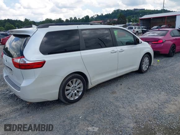 ✅ 2016 Toyota Sienna XLE • VIN: 5TDYK3DC0GS721350 • Лот: 42887718. Опубликован ранее на IAAI с пробегом 180 599 миль. Бесплатный доступ к архиву аукционных продаж из США и подробный отчёт об истории автомобиля на DreamBid. Изображение 4.