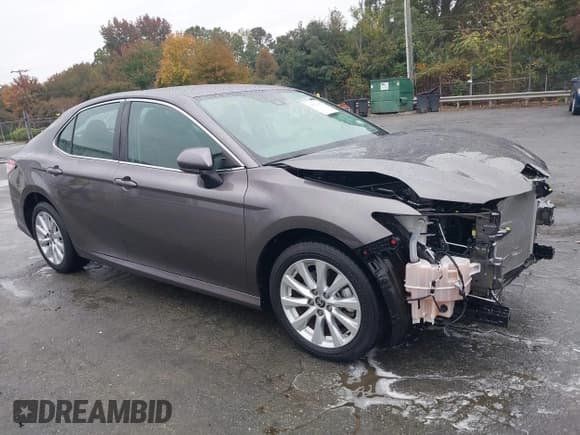 ✅ 2020 Toyota Camry LE • VIN: 4T1C11AK3LU996418 • Lot: 43528082. Wystawiony na IAAI z przebiegiem 33 532 mil. Bezpłatny archiwum sprzedaży aukcyjnych z USA i szczegółowy raport historii pojazdu na DreamBid. Zdjęcie 14.