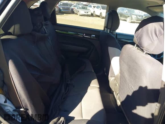 ✅ 2011 Kia Sorento LX • VIN: 5XYKTCA17BG170488 • Lot: 43606456. Wystawiony na IAAI z przebiegiem 230 344 mil. Bezpłatny archiwum sprzedaży aukcyjnych z USA i szczegółowy raport historii pojazdu na DreamBid. Zdjęcie 8.