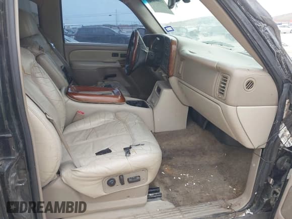 ✅ 2002 Chevrolet Tahoe LT • VIN: 1GNEC13Z72R176028 • Lot: 41897050. Listed on IAAI with 216,553 mi. Free auction sales archive from the USA and detailed vehicle history report at DreamBid. Image 5.