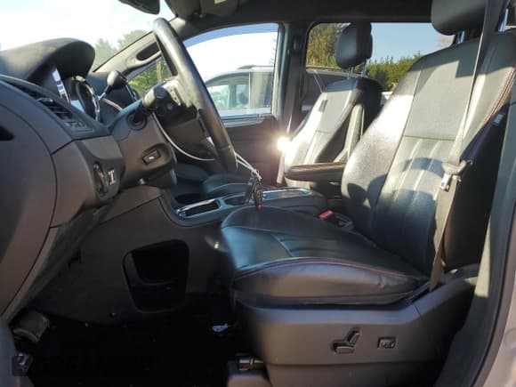 ✅ 2014 Dodge Grand Caravan R/T • VIN: 2C4RDGEG3ER299152 • Лот: 91601435. Опубликован ранее на Copart с пробегом 155 859 миль. Бесплатный доступ к архиву аукционных продаж из США и подробный отчёт об истории автомобиля на DreamBid. Изображение 7.