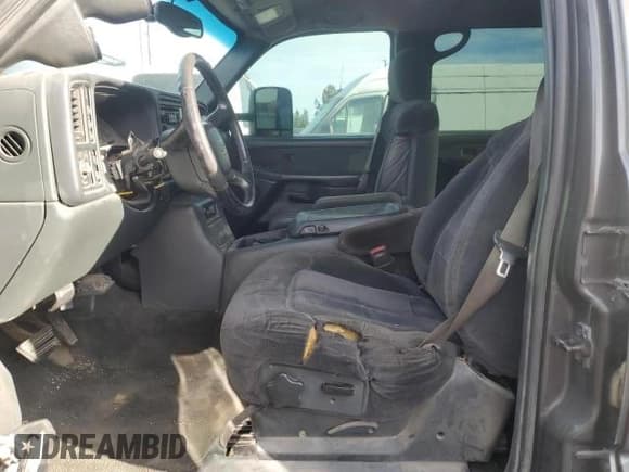 ✅ 2001 Chevrolet Silverado 2500HD • VIN: 1GCHK23121F166144 • Lot: 54622075. Wystawiony na Copart z przebiegiem Nie podano. Bezpłatny archiwum sprzedaży aukcyjnych z USA i szczegółowy raport historii pojazdu na DreamBid. Zdjęcie 7.