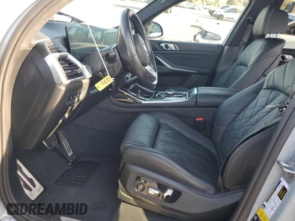 ✅ 2024 BMW X7 xDrive40i • VIN: 5UX23EM02R9S43257 • Lot: 90613175. Wystawiony na Copart z przebiegiem 30 303 mil. Bezpłatny archiwum sprzedaży aukcyjnych z USA i szczegółowy raport historii pojazdu na DreamBid. Zdjęcie 7.