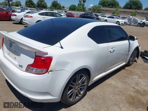 ✅ 2013 Scion tC • VIN: JTKJF5C75D3061253 • Lot: 42327688. Wystawiony na IAAI z przebiegiem 148 544 mil. Bezpłatny archiwum sprzedaży aukcyjnych z USA i szczegółowy raport historii pojazdu na DreamBid. Zdjęcie 4.