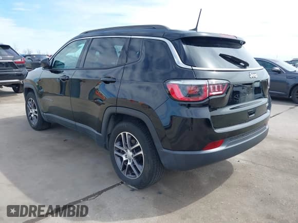 ✅ 2019 Jeep Compass Altitude • VIN: 3C4NJCBB7KT706519 • Lot: 41636111. Wystawiony na IAAI z przebiegiem Nie podano. Bezpłatny archiwum sprzedaży aukcyjnych z USA i szczegółowy raport historii pojazdu na DreamBid. Zdjęcie 3.