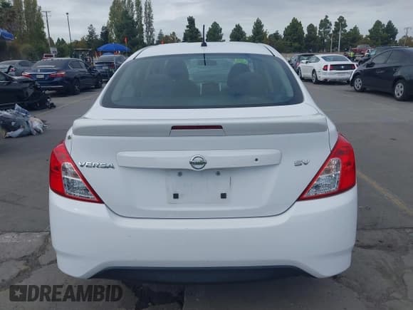 ✅ 2017 Nissan Versa S • VIN: 3N1CN7AP4HL899613 • Лот: 43508440. Опубликован ранее на IAAI с пробегом 106 884 миль. Бесплатный доступ к архиву аукционных продаж из США и подробный отчёт об истории автомобиля на DreamBid. Изображение 17.